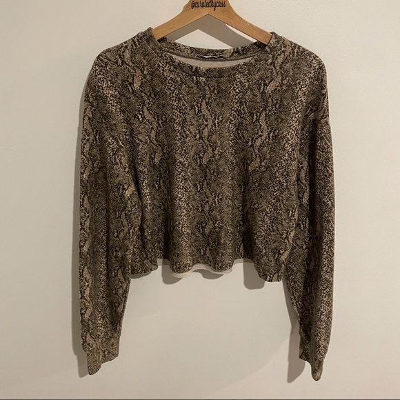 Zara Snakeskin Raw Hem Cropped Sweatshirt - Picture 6 of 9